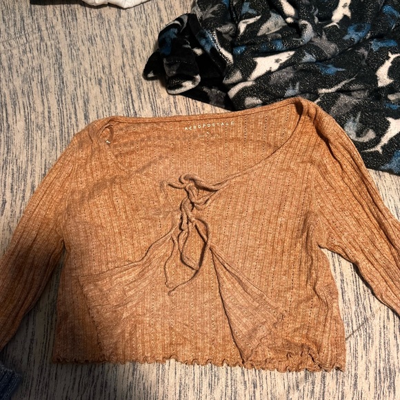brown pull over top - Picture 1 of 1